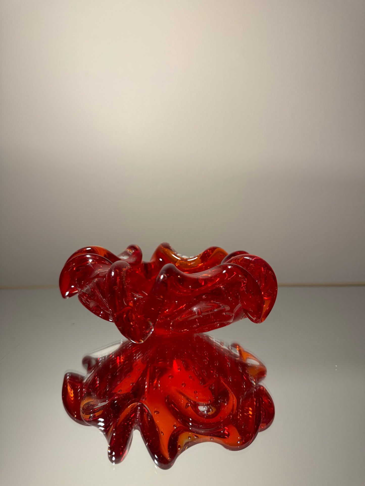 large red catchall w/ metled detail rim