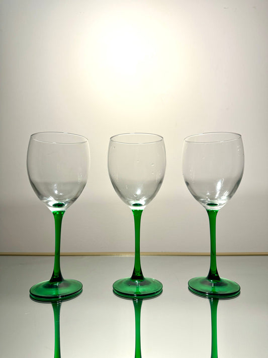 wine glass set w/ green stem
